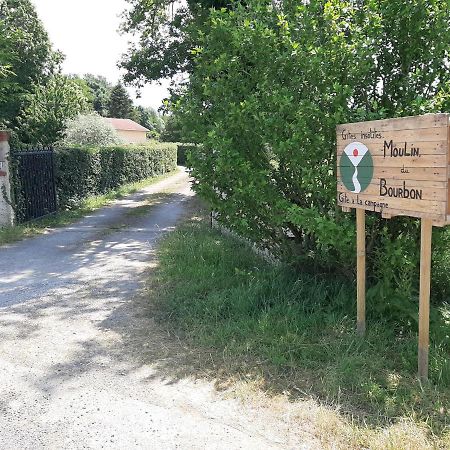 Gîte à la campagne avec piscine Biziat Esterno foto