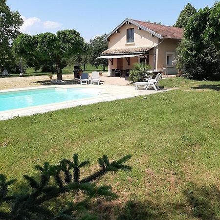 Gîte à la campagne avec piscine Biziat Esterno foto