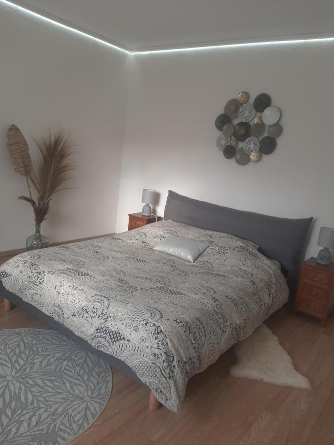 Gîte à la campagne avec piscine Biziat Esterno foto