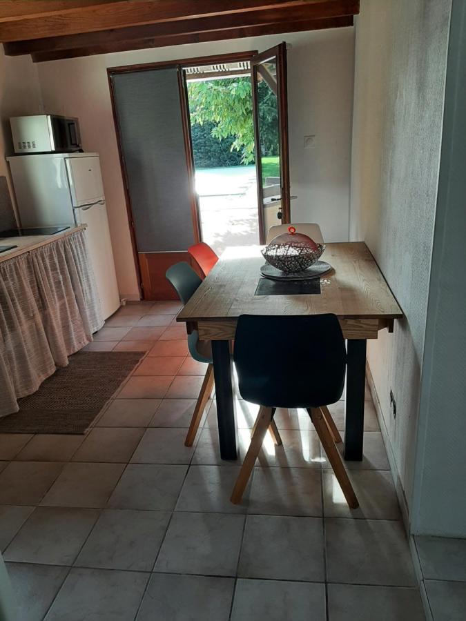 Gîte à la campagne avec piscine Biziat Esterno foto