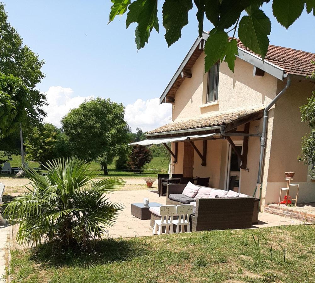 Gîte à la campagne avec piscine Biziat Esterno foto