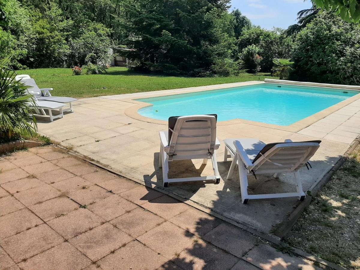 Gîte à la campagne avec piscine Biziat Esterno foto