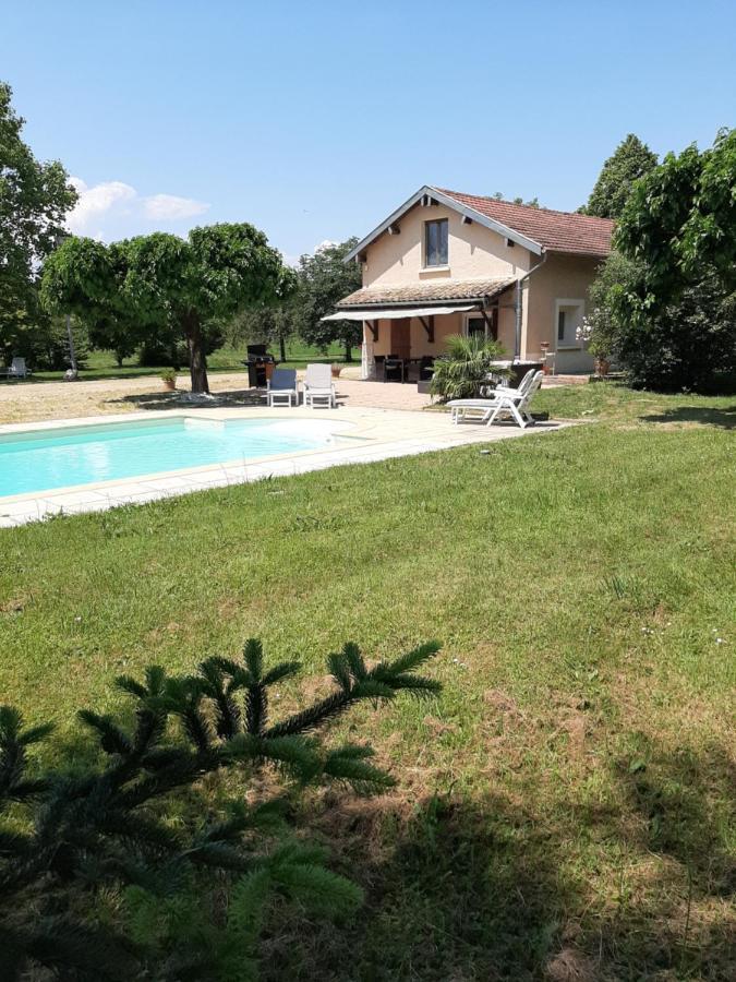 Gîte à la campagne avec piscine Biziat Esterno foto